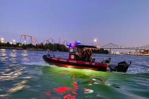 Équipe de pompiers nautique sur le site de la Ronde