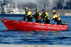 L'embarcation UMA 17, utilisée pour les sauvetages nautiques et sur glace. 